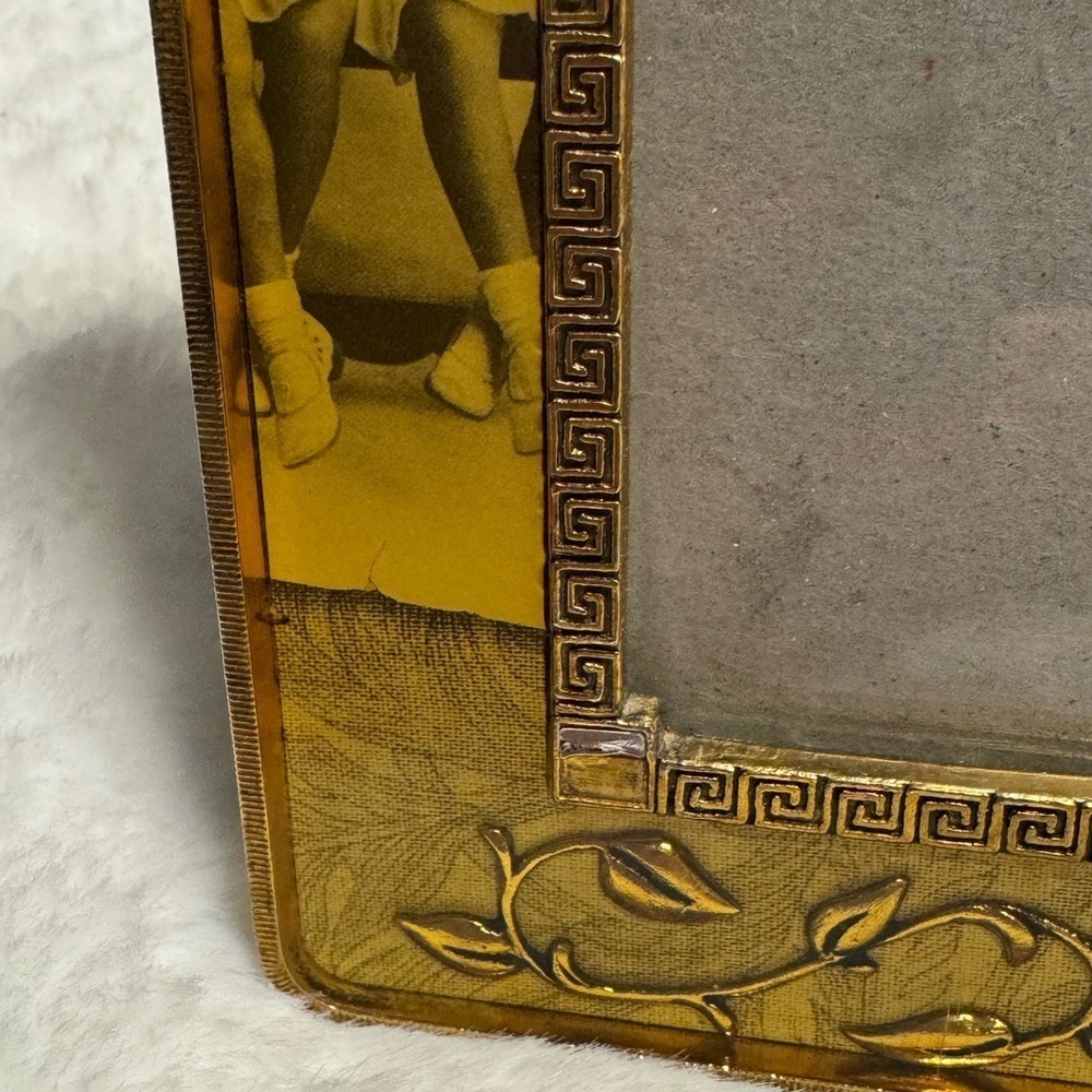 2003 Sisters Thompson Photo Frame 6X8 Gold Heavy Scrollwork Pearls Fancy VTG - Picture 3 of 15